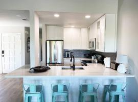 Lake Travis Oasis next to Pool, Marina, Boat ramp，位于Leander的酒店