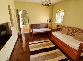 Casa espaçosa e confortável na região da Pampulha，位于贝洛奥里藏特的度假屋