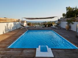 Magnificent, Deluxe Villa, Lagonisi, Athens Riviera，位于Áyios Nikólaos的酒店