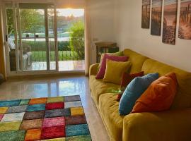 Sunset apartment, front line Mijas Golf，位于米哈斯米哈斯高尔夫球附近的酒店