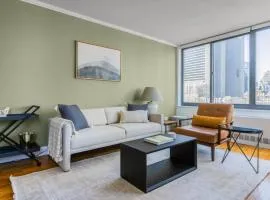 Sq 1BR w Great views Indoor pool NYC-29