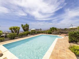 Jaretas - Apartamento rural con piscina，位于Las Breñas的酒店