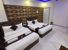 Hotel Plaza Rooms - Prabhadevi Dadar，位于孟买西提维纳亚克寺附近的酒店