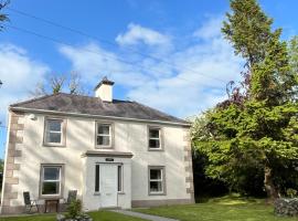 The Rathmore House，位于罗斯康芒Strokestown Park House附近的酒店