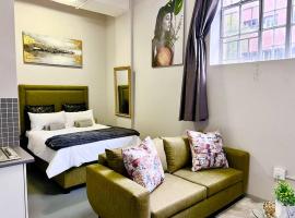 Matcha themed Apartment in City，位于约翰内斯堡卡尔顿中心附近的酒店
