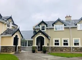 3 bedroomed house minutes' walk from Kenmare town