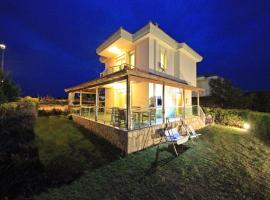 Poseidon Marine Villa，位于Ildir的酒店