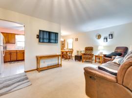 Clear Lake Vacation Home Rental - Pet Friendly!，位于克利尔莱克的酒店