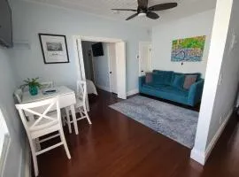 Duval Street Suite w parking and pool