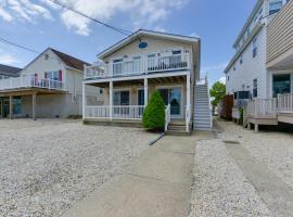 Avalon Vacation Rental with Porch and Grill!，位于阿瓦隆的酒店