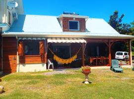 villa bois style créole，位于勒罗贝尔的酒店