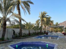 Luxury Farm Stay 50，位于Badīyah的度假短租房