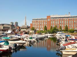 波士顿港都铎码头原住客栈酒店，位于波士顿宪法号帆船护卫舰附近的酒店