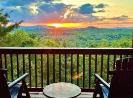 Amazing Views~Secluded Retreat~HotTub~GameRoom
