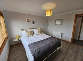 No 40 Wick Retreat Modern 3BR Home Sleeps 5 Business & Family Friendly