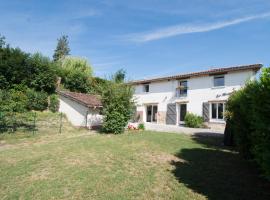GITE LA BLANCHE LONGERE，位于Compertrix的酒店