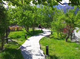 Grapes Garden Resort Hunza，位于罕萨的酒店