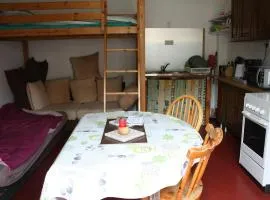 petit studio, bien équipé, à la campagne