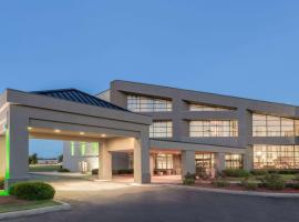 Wyndham Garden Conference Center Champaign - Urbana，位于尚佩恩University of Illinois-Willard Airport - CMI附近的酒店