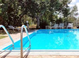 Apartments Fičur with Swimming Pool & Grill, Portorož，位于波尔托罗的带泳池的酒店