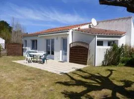 Maison 3 pièces avec mezzanine, 6 couchages, à 5 km de la plage - calme et tout confort, parking inclus - FR-1-224-402