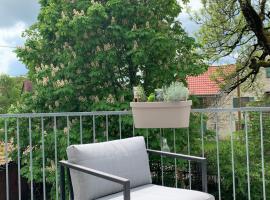 Fe Wo Brunnen - 120 qm- ruhige Lage - viel Natur - komfortabel - grosser Balkon und Garten，位于梅明根的酒店
