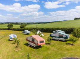 Malvern Hills View Glamping 16+，位于Bosbury的露营地