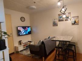 Davao Vacation Hub near Sasa ferry terminal with netflix,Wifi, pool access，位于达沃市的酒店