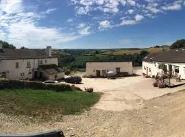 Farmhouse - Sleeps 6 & Pets Allowed