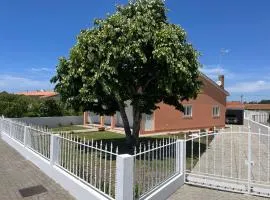 Moradia alegre no centro da Vila da Tocha.