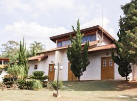 Villa Dos Pinhais Hotel e Eventos，位于博伊图瓦的酒店