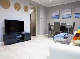 "Furnished Rentals Direct" Modern Apartment Haven near Wellingborough High Street, Sleeps 4, FREE dedicated PARKING within 16 minutes walk, Explore Wellingborough and beyond, suitable for families, contractors and business travellers