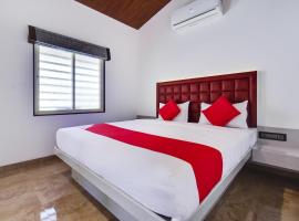 OYO Hotel Golden Coin Resort，位于艾哈迈德讷格尔的酒店