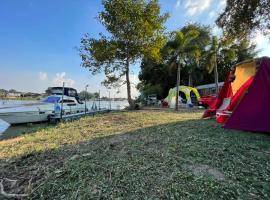Ayutthaya rive camp and yacht charter，位于大城的酒店