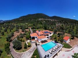 Kouvelia Country Home Luxury Villa Rental，位于Nerotriviá的酒店