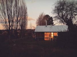 Jindabyne - Kia Ora Cabin Farmstay，位于Moonbah的酒店