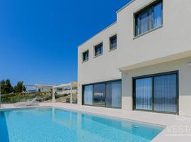 Olive Grove Suites - Villas with private pool and garden，位于尼基季的乡村别墅
