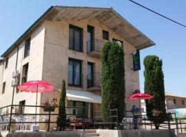 Hotel Costalaz Plaza，位于Torralba de Aragón的酒店