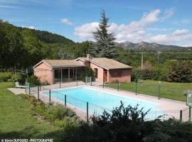 Maison indépendante avec piscine，位于Jaujac的度假屋