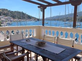 Poros endless view apartment，位于波罗斯的度假屋