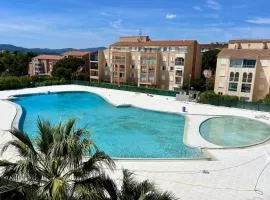 Bright 26 m with pool in Frejus