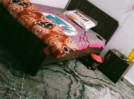 Hotel O Maa Jagdamba Hotel & Restaurant，位于Dhamrera的酒店