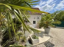 Gîte confort aux portes des châteaux, jardin, terrasse, WIFI, vélos, proche A85 et balades nature - FR-1-381-502