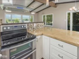 Hot Tub Stunning Mountain Views 2 kitchens 4 bedroom 2 bathroom，位于安克雷奇的滑雪度假村