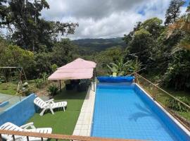 Quinta privada con cabaña y piscina temperada，位于迦太基的木屋