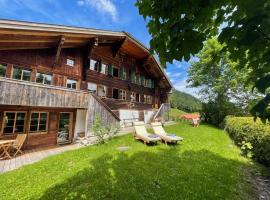 Alpen Charme - Chalet d'Hôtes et SPA，位于Gsteig的滑雪度假村