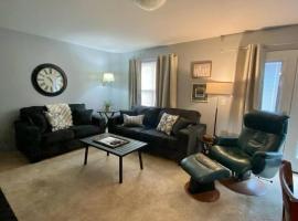 The Lofts of Downtown (540 N 2nd St, #208)，位于克拉克斯维尔的酒店