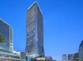广州中心皇冠假日酒店 - 免费往返广交会穿梭巴士 & 参展商办证点，位于广州的尊贵型酒店