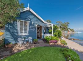 Selby Cottage - Intimate Waterfront Getaway，位于Marks Point的酒店