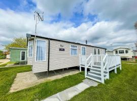 Beautiful Caravan With Decking And Free Wifi At Highfield Grange Ref 26740wr，位于滨海克拉克顿的豪华帐篷营地